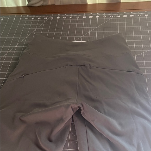 Athleta Gray Activewear Cargo Pants - Picture 4 of 7